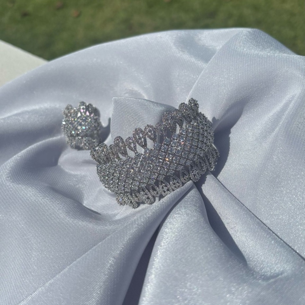 Silver - Picture 3 of 4